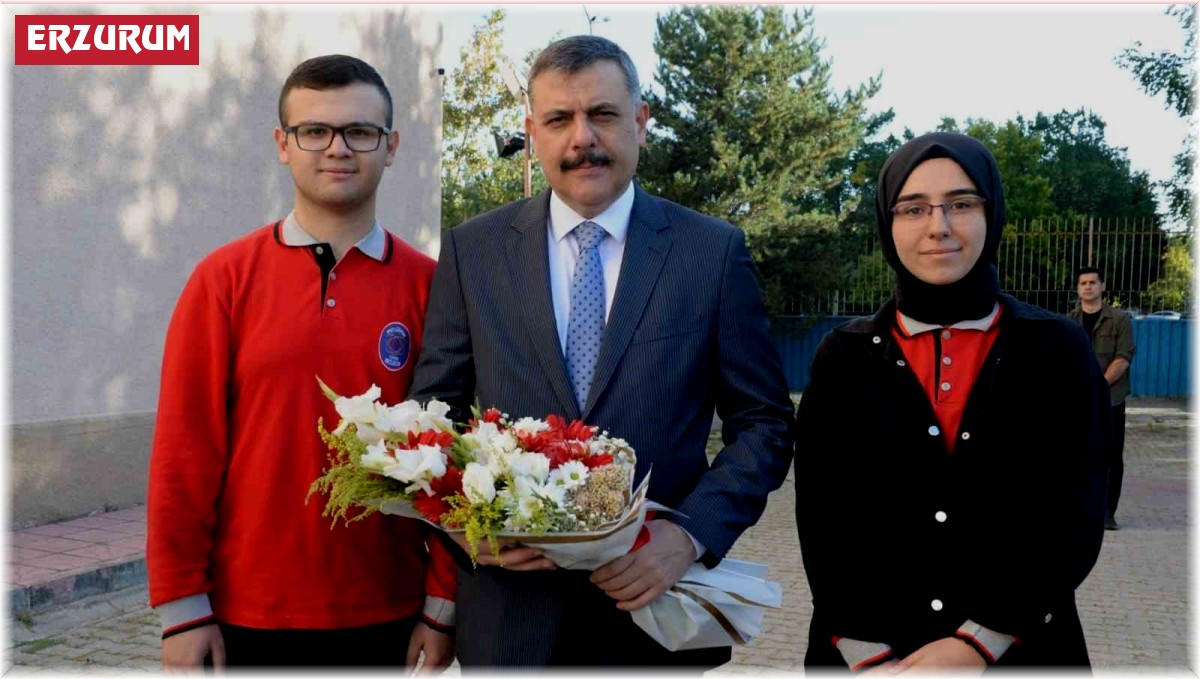 Vali Çiftçi öğrencilerle kahvaltıda buluştu