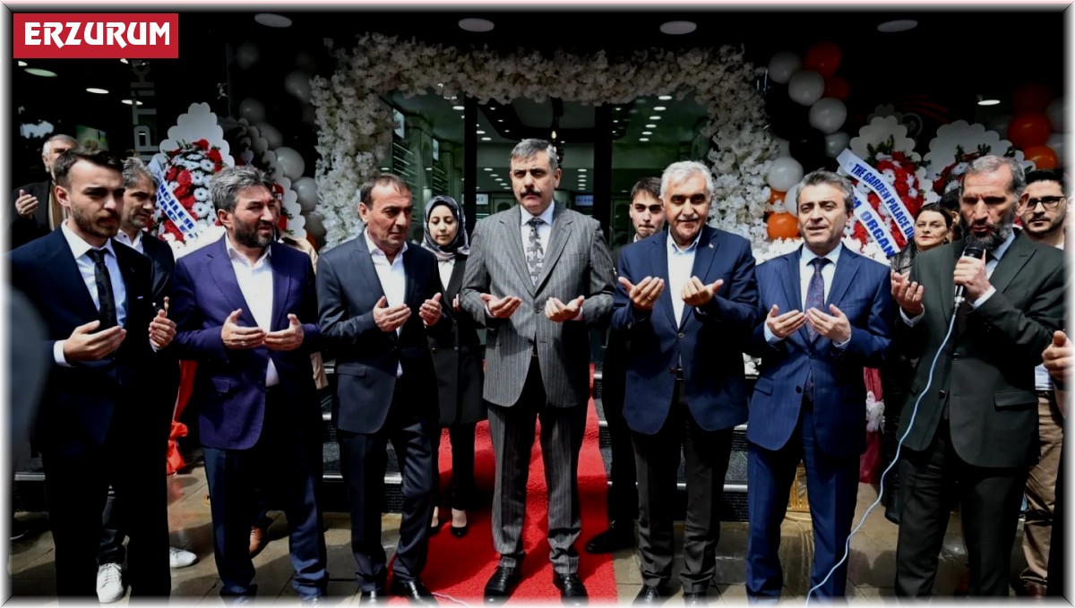 Vali Çiftçi, optik mağazasının açılışını yaptı