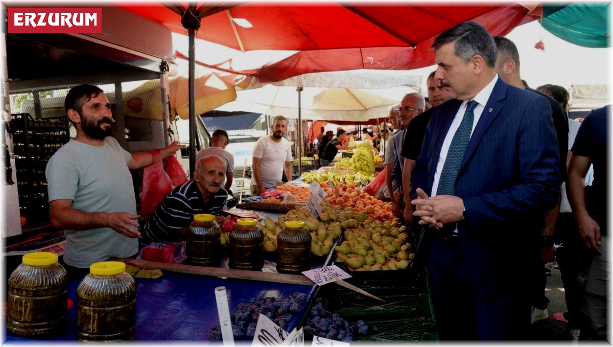 Vali Çiftçi Salı Pazarında