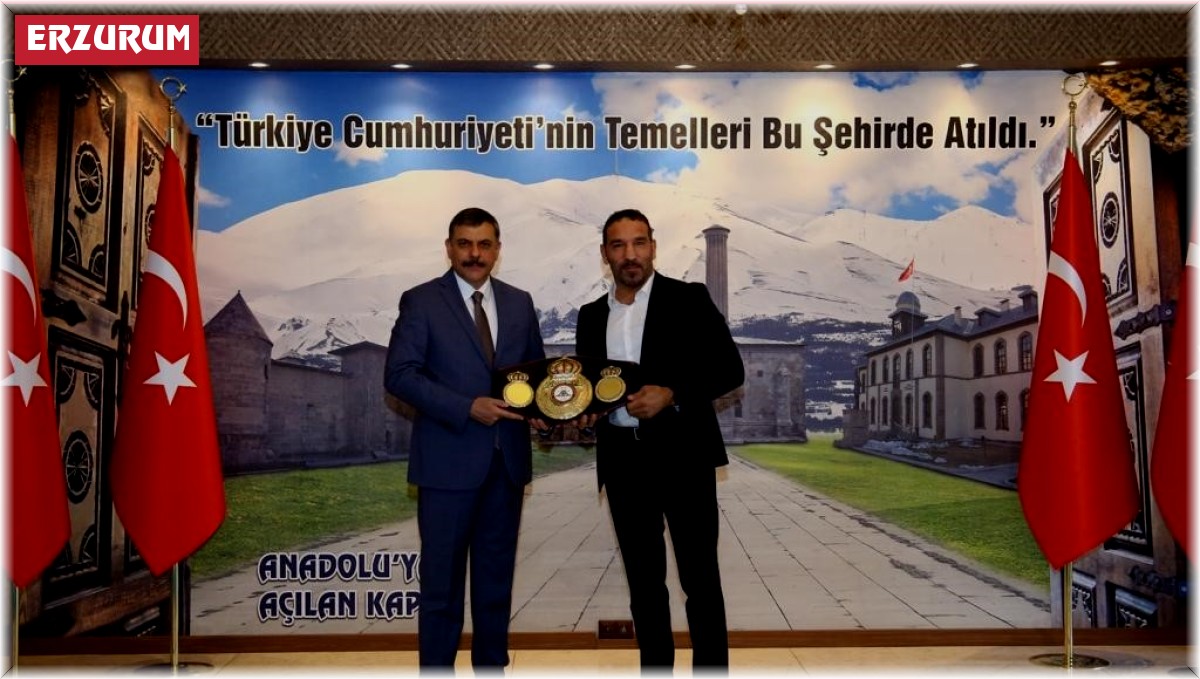 Vali Çiftçi şampiyonu kabul etti