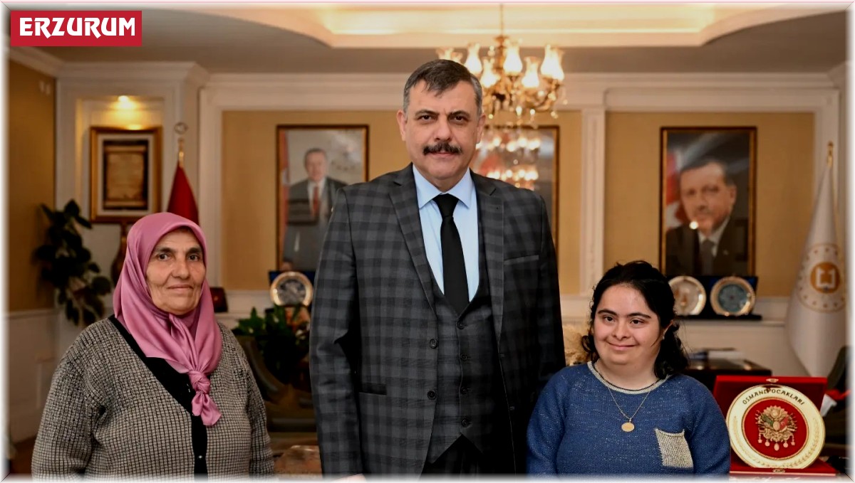 Vali Çiftçi, sosyal medya takipçisi Kısmet Pala'yı makamında ağırladı