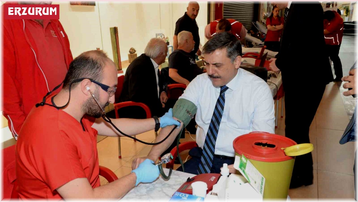 Vali Çiftçi'ye altın madalya