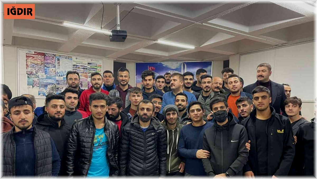 Vali dolmuş fiyatlarına tepki gösteren öğrencilerle bir araya geldi