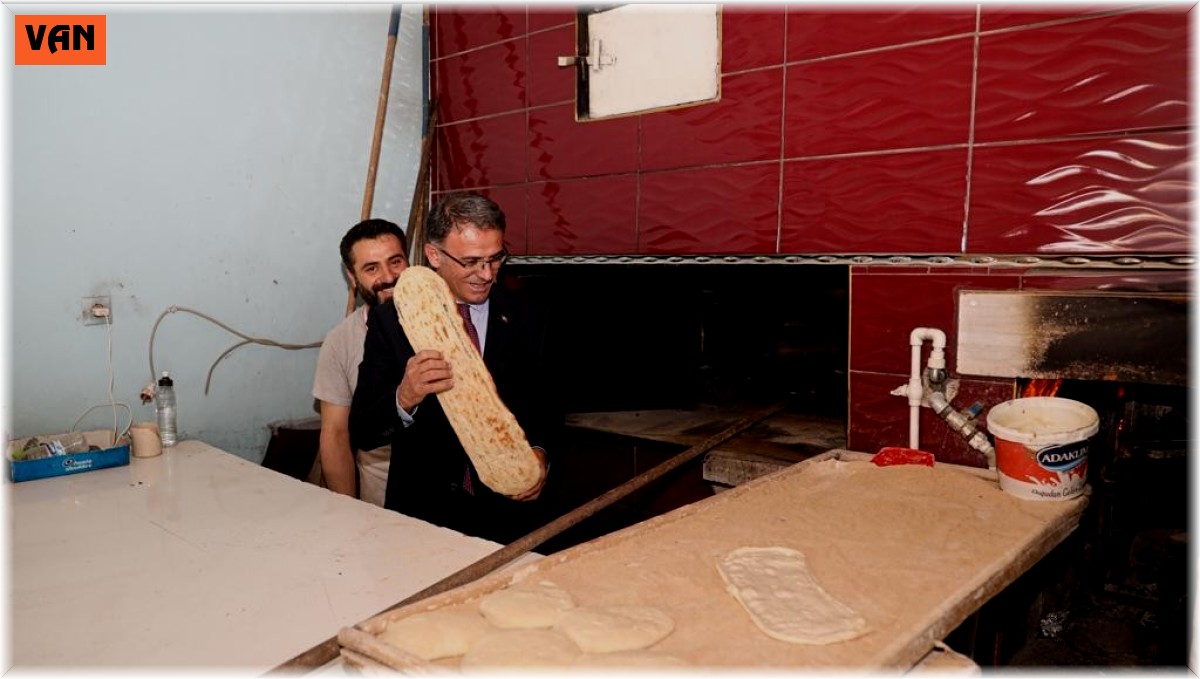 Vali Dr. Balcı, ekmek pişirdi