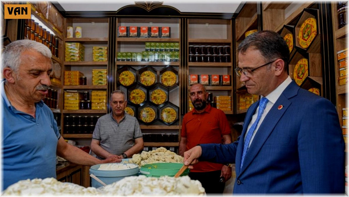 Vali Dr. Ozan Balcı, peynirciler çarşısını ziyaret etti