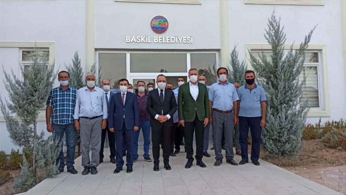 Vali Erkaya Yırık, Baskil Belediyesini ziyaret etti