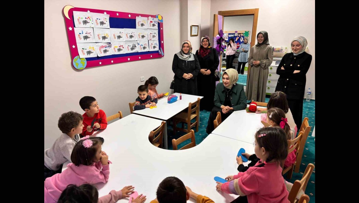 Vali eşi Berna Çiçek Kur'an Kursu'nu ziyaret etti