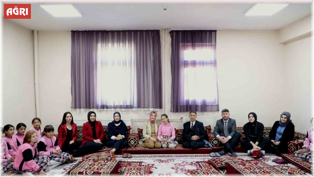 Vali eşi Neslihan Gül Koç, kız öğrencilere rol model oluyor