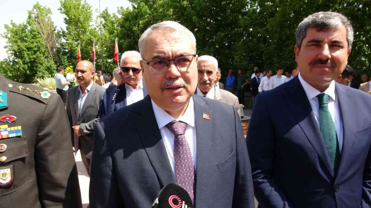 Vali Gündüzöz: "Üniforma giymiş hainlere millet olarak cezasını verdik"