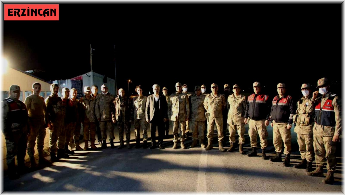 Vali, güvenlik güçleriyle iftar yaptı