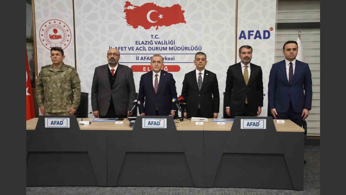 Vali Hatipoğlu: "Asrın felaketinde tüm Türkiye deprem yöresine akın etti"