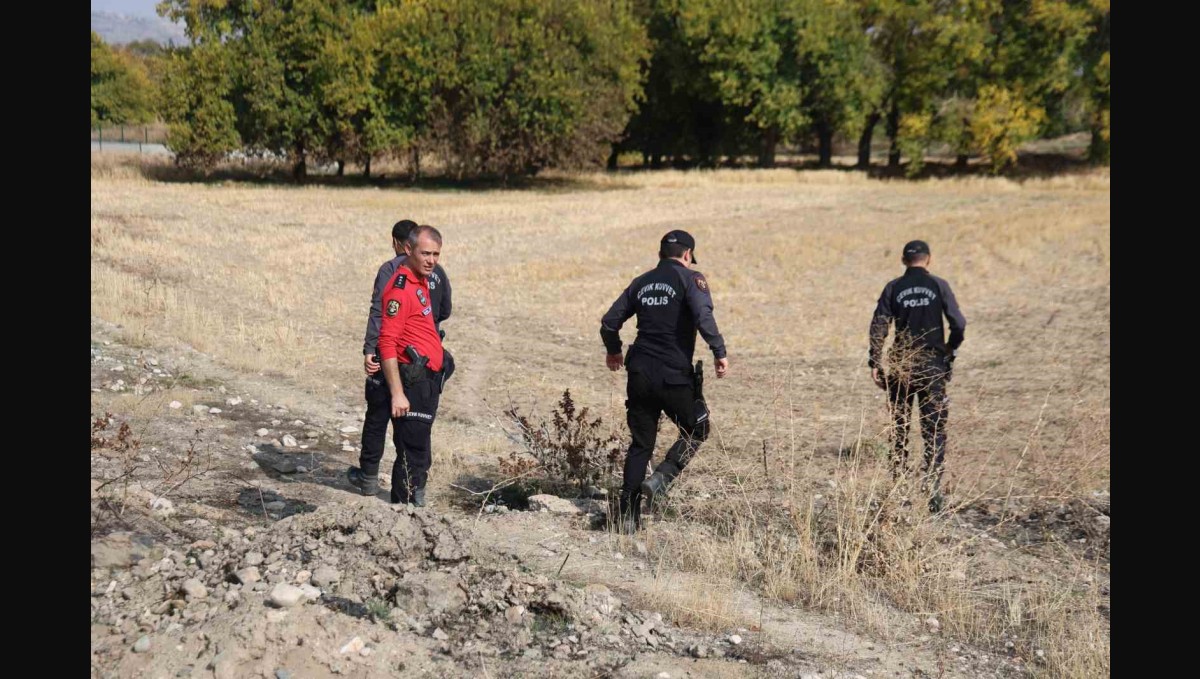 Vali Hatipoğlu kaybolan çocuğun arandığı alanda incelemelerde bulundu
