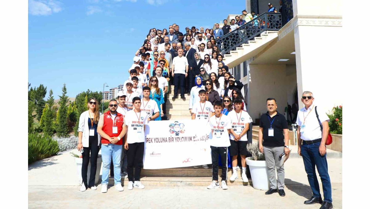 Vali Hatipoğlu, öğrencilerle bir araya geldi