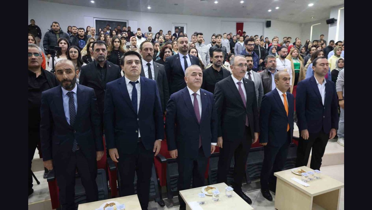 Vali Hatipoğlu: "Türkiye özellikle teknolojik alanda savunma sanayi başta olmak üzere yaptığı çalışmalarla çok farklı noktalara doğru evrildi"