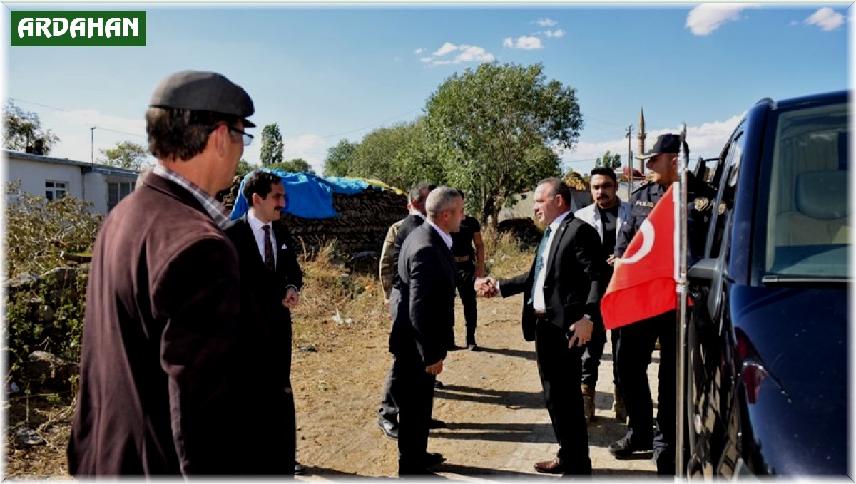 Vali, ilçede köy ziyaretleri yaparak, vatandaşların sorun ve taleplerini dinledi