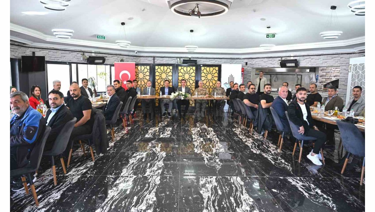 Vali Karakaya basınla bir araya geldi