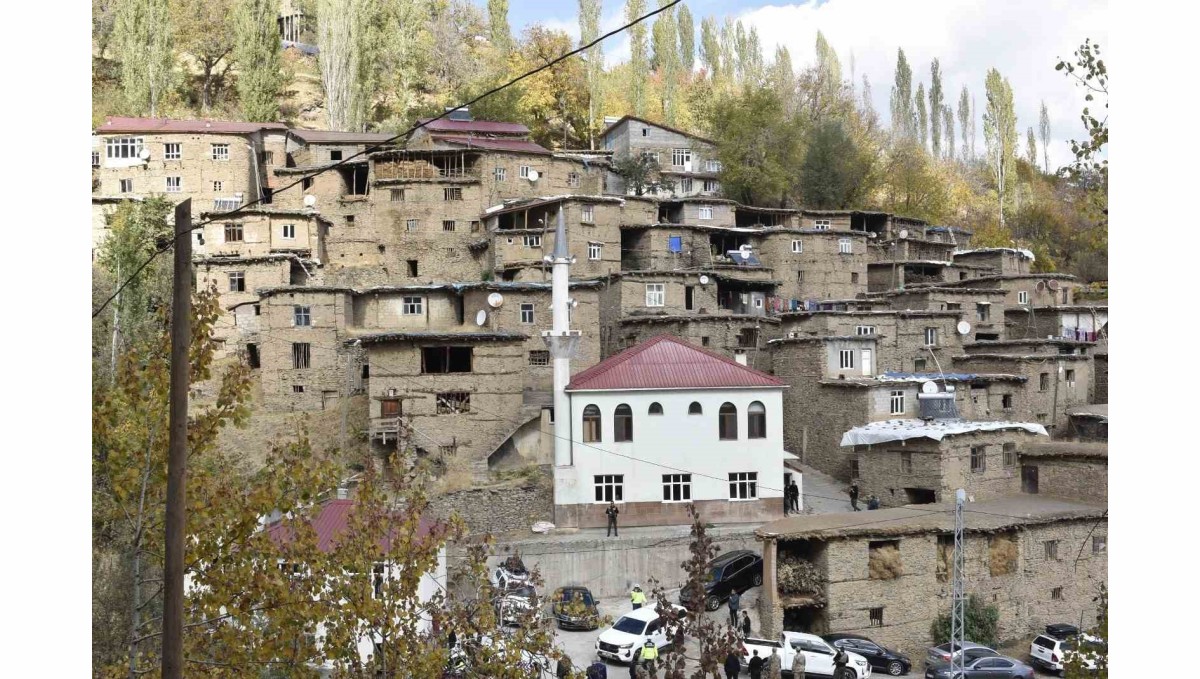 Vali Karakaya: "Uzuntaş, sadece bir köy değil Bitlis'in kültürel hafızasıdır"