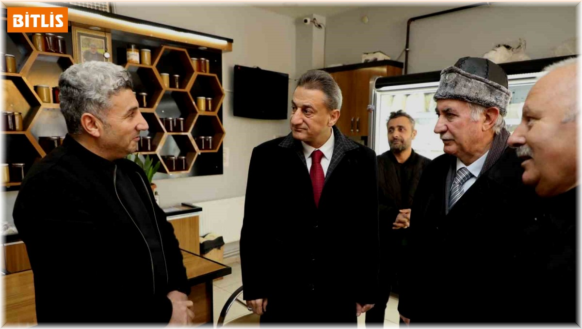 Vali Karaömeroğlu, Ahlat'ta esnafları ziyaret etti