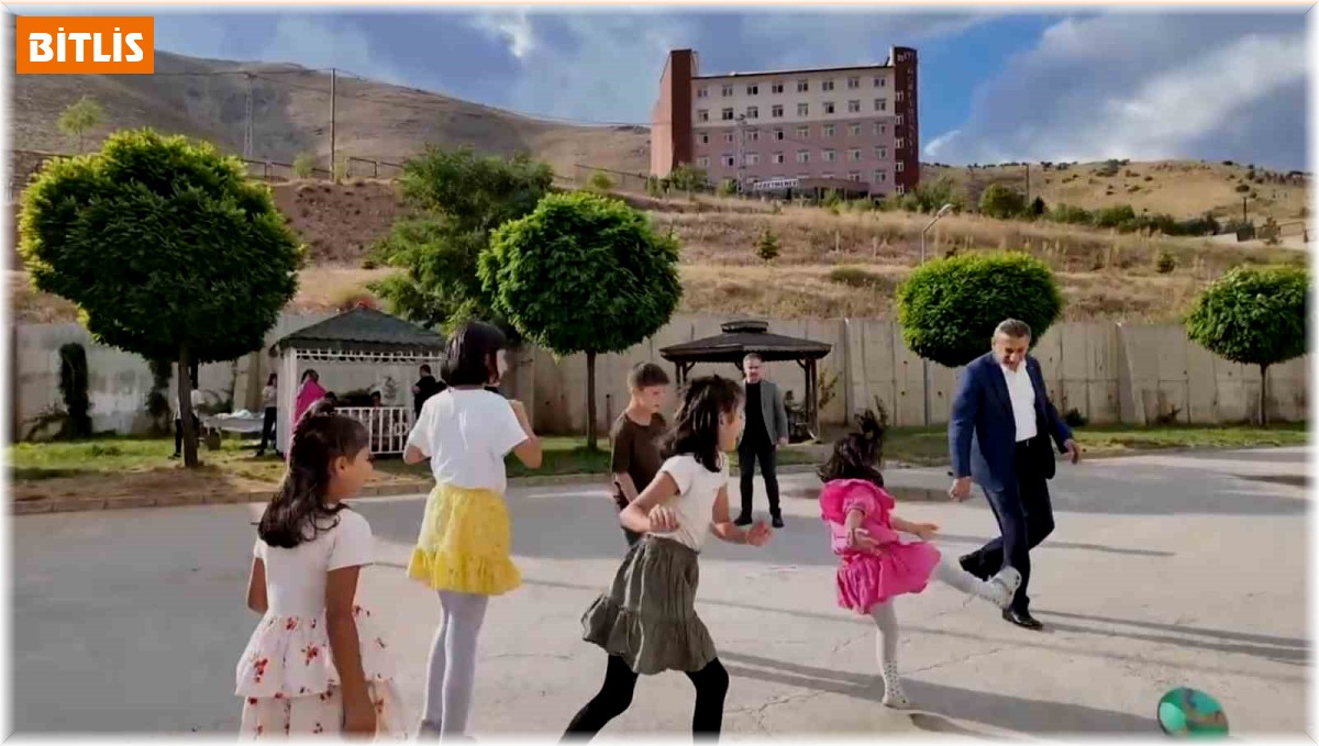 Vali Karaömeroğlu, çocuk evlerinde kalan çocukları ziyaret etti