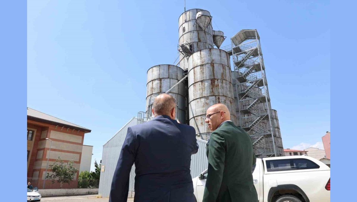 Vali Koç, Ağrı'da kurum ziyaretlerinde bulundu