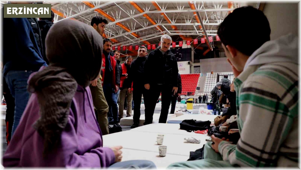 Vali Makas, Deprem Toplanma Merkezine ziyarette bulundu