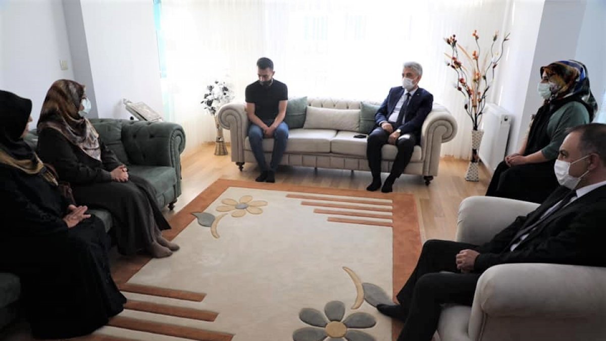 Vali Makas'tan şehit ailesine ziyaret
