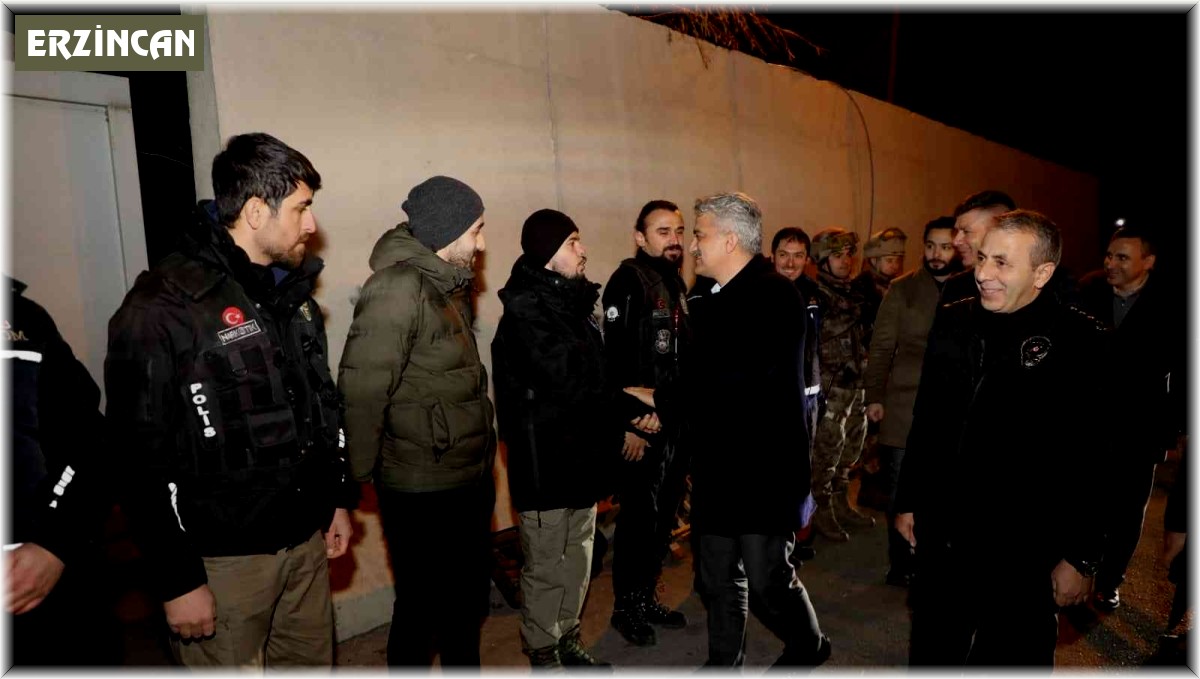 Vali Makas yeni yıl akşamı görev yapan personelleri ziyaret etti