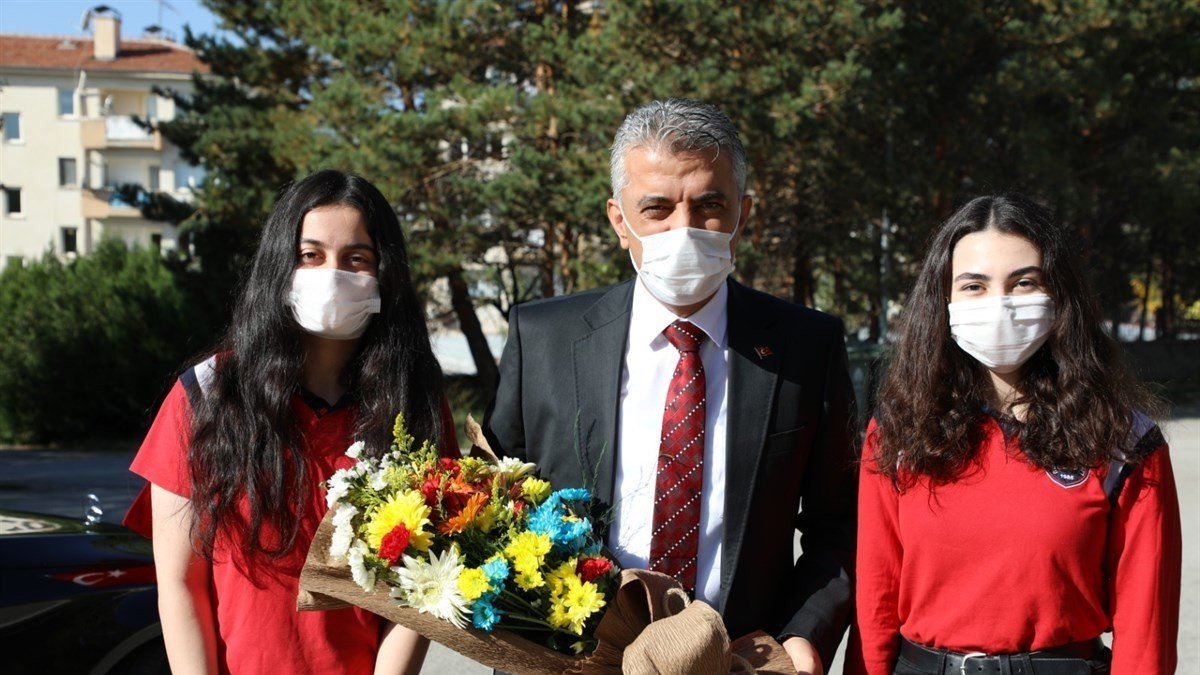 Vali Mehmet Makas: "Devletimiz çocuklarımızın hayallerinin ötesinde bir Türkiye inşa etmek için çalışıyor"