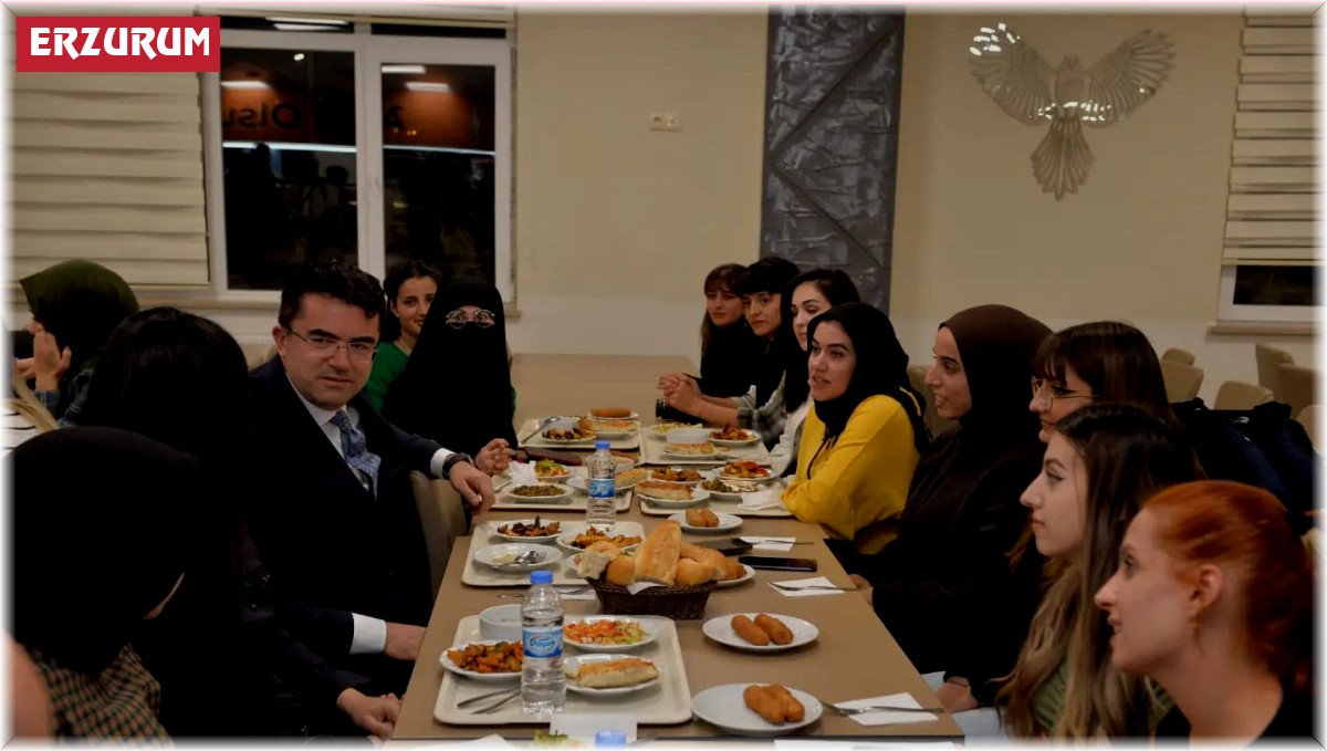 Vali Memiş gelen şikayetler üzerine KYK yurtlarında denetimlerde bulundu