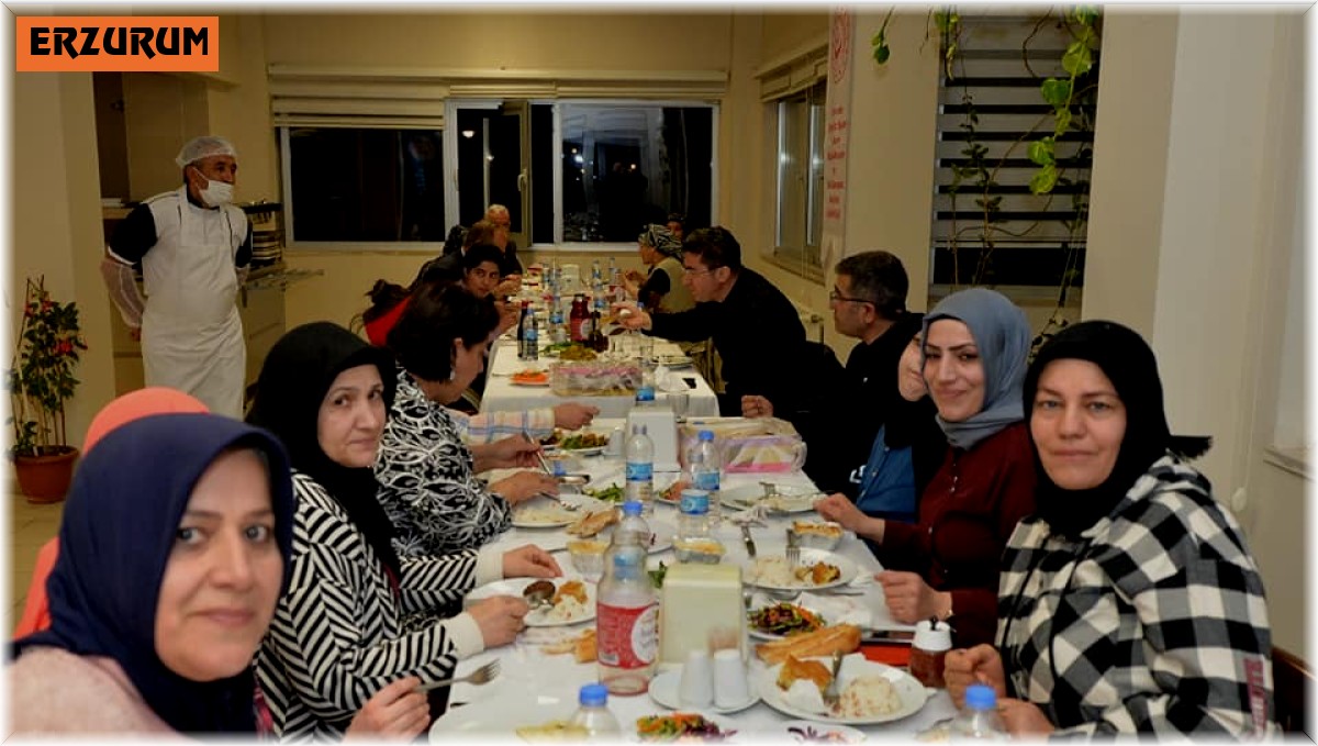 Vali Memiş iftar yemeğine katıldı