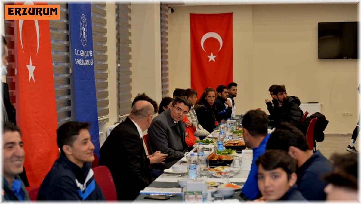 Vali Memiş, sporcularla iftar açtı