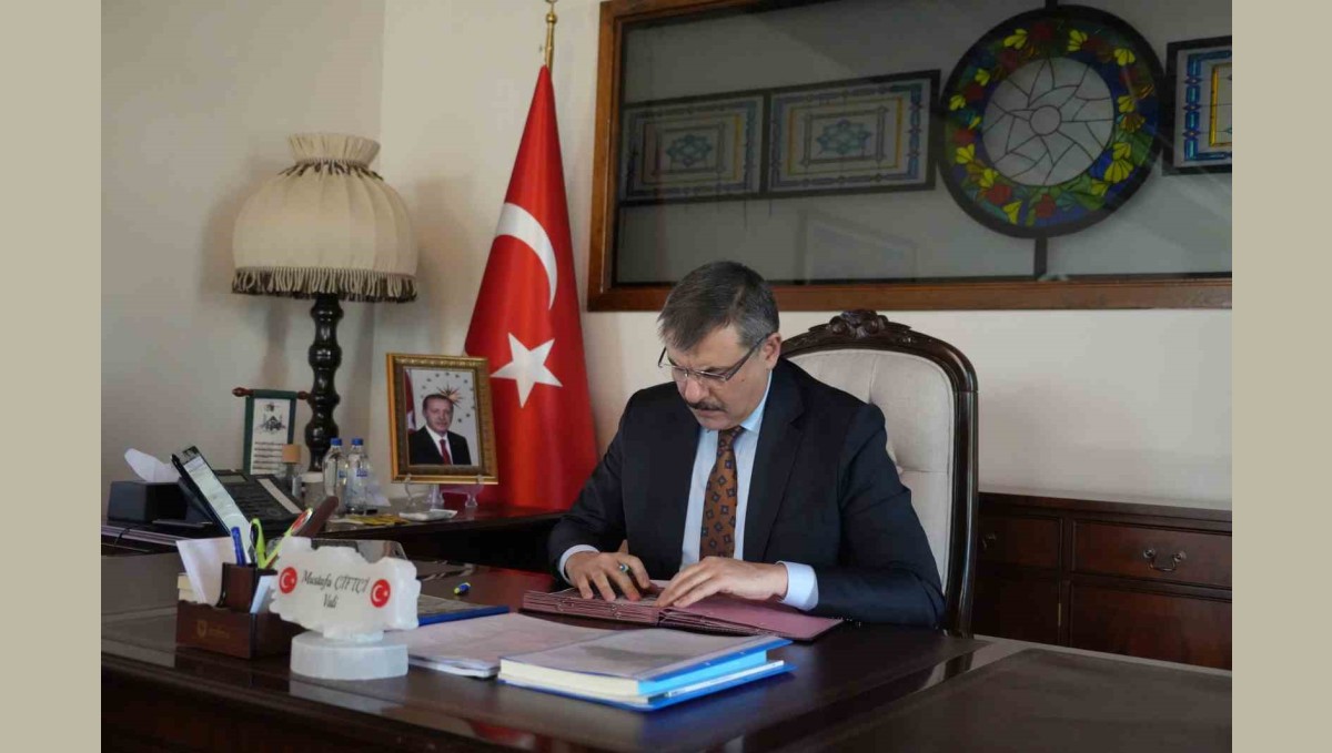 Vali Mustafa Çiftçi'nin "Erzurum Kongre Binası" mesaisi