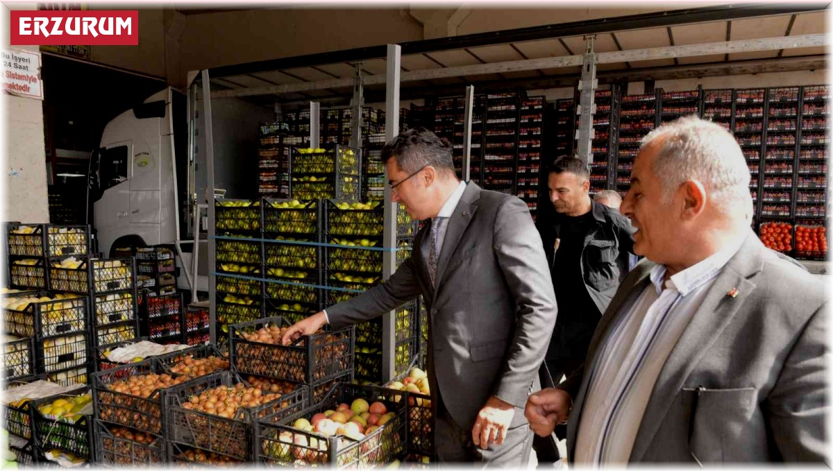 Vali Okay Memiş, meyve ve sebze toptancıları halini ziyaret etti