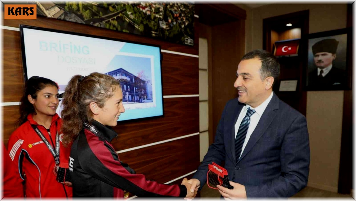 Vali Öksüz, başarılı sporcuları ağırladı