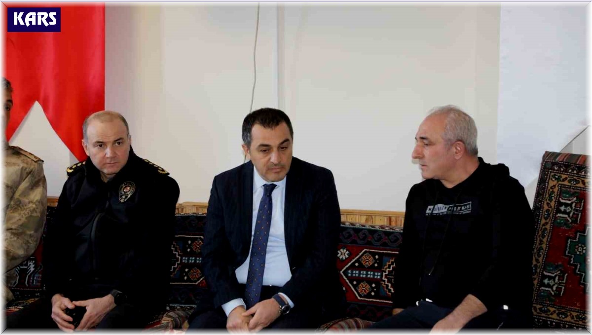 Vali Öksüz, depremzedelerle bir araya geldi