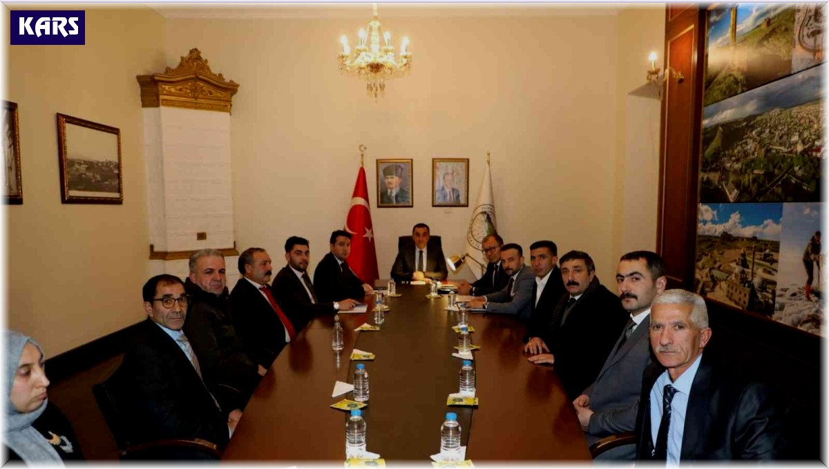 Vali Öksüz, muhtarlarla buluştu