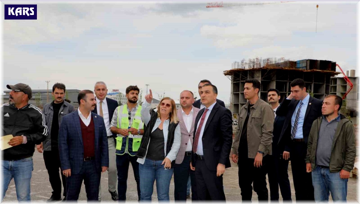 Vali Öksüz, otogarda incelemelerde bulundu