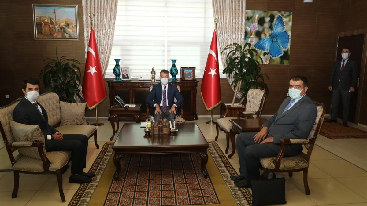 Vali Oktay Çağatay Türkiye Dil ve Edebiyat Derneği Adilcevaz Şube Başkanı Turan'a kabul etti