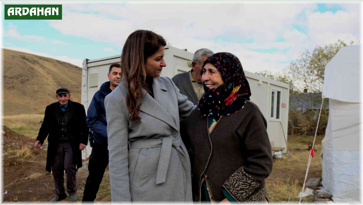 Vali Öner'in eşinden depremzede ailelerine ziyaret