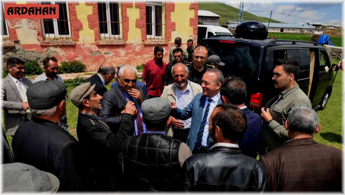 Vali Öner, köy ziyaretlerinde vatandaşlarla buluşup, sorun ve taleplerini dinlemeyi sürdürüyor