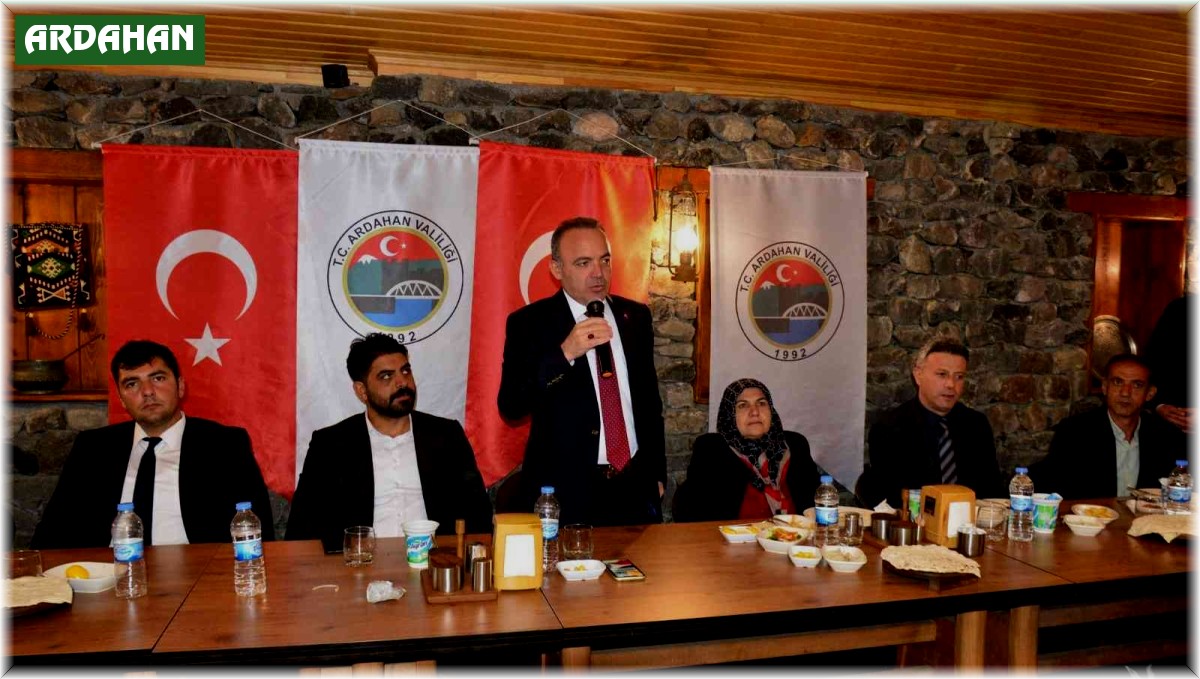 Vali Öner, muhtarlarla yemekte buluştu