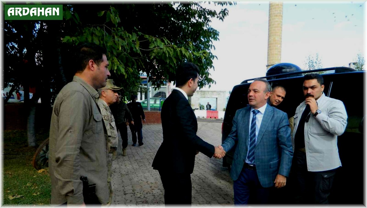 Vali Öner Posof'ta köyleri gezdi muhtarlarla bir araya geldi