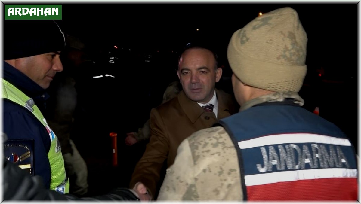 Vali Öner, yeni yıla eksi 16 derece soğukta görev yapan personelle girdi