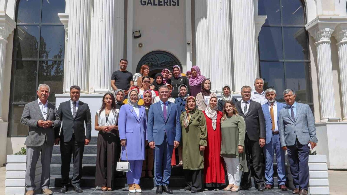 Vali Ozan Balcı 'el emeği göz nuru' sergisini açtı