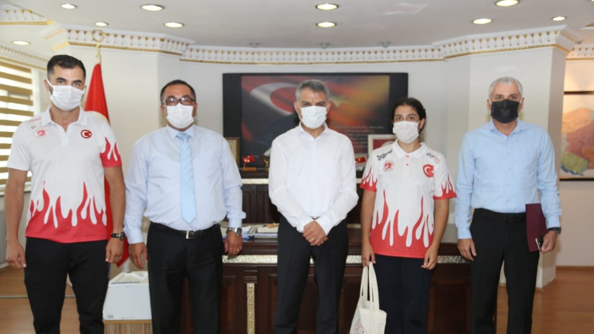 Vali Özkan kick boks Türkiye Şampiyonu sporcuyu kabul etti