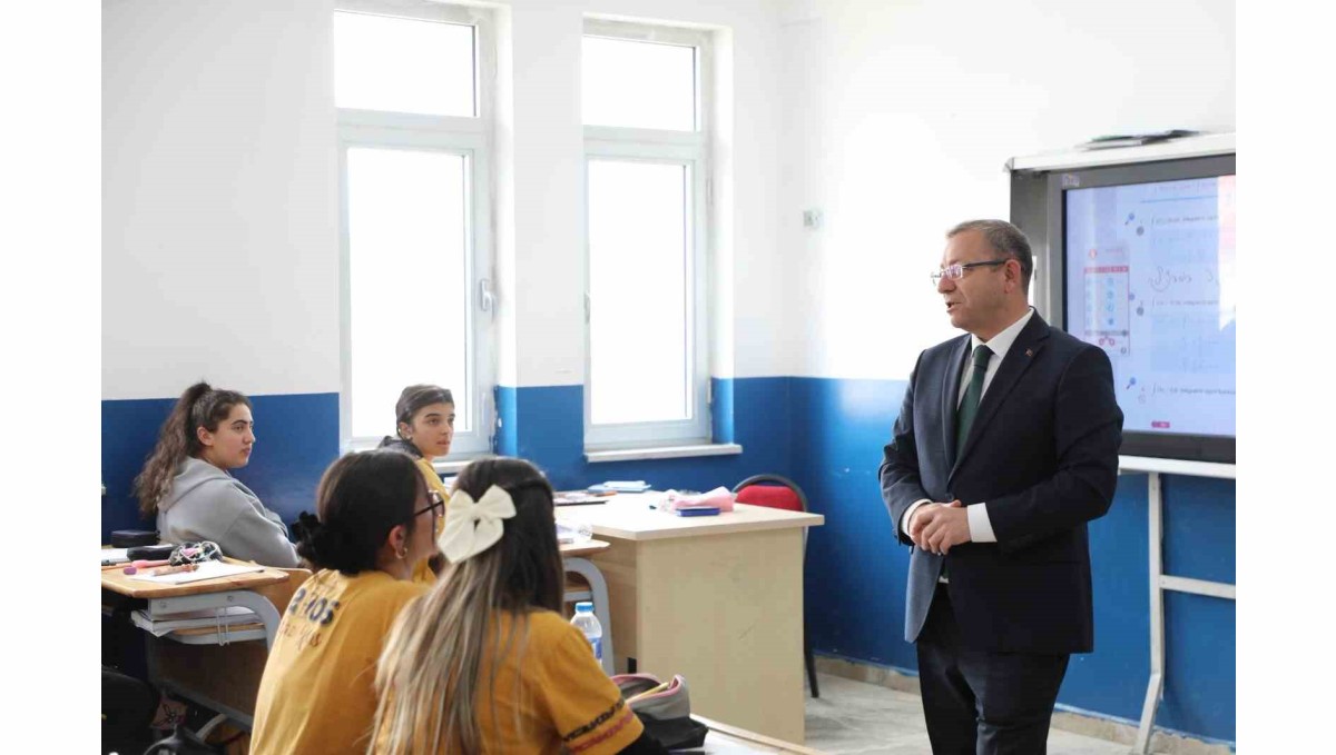 Vali Polat'ın okul ziyaretleri devam ediyor