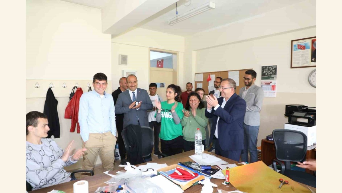 Vali Polat, okul ziyaretlerine devam ediyor