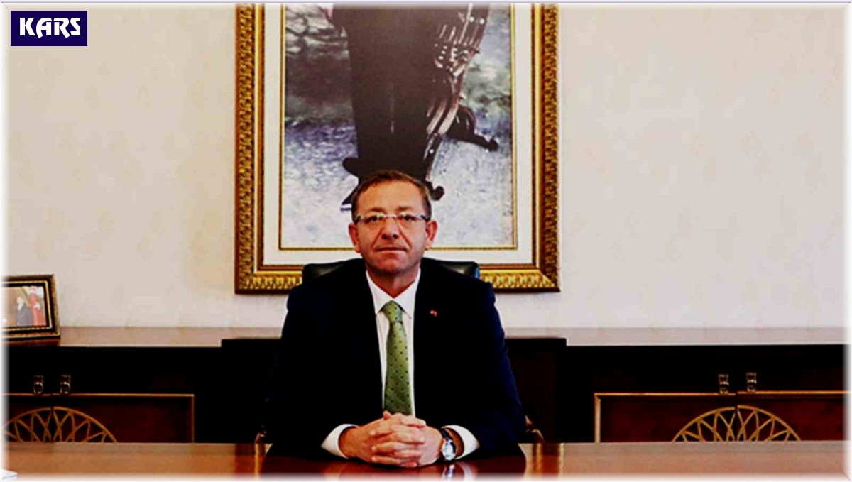 Vali Polat'tan Kars halkına bayrak çağrısı