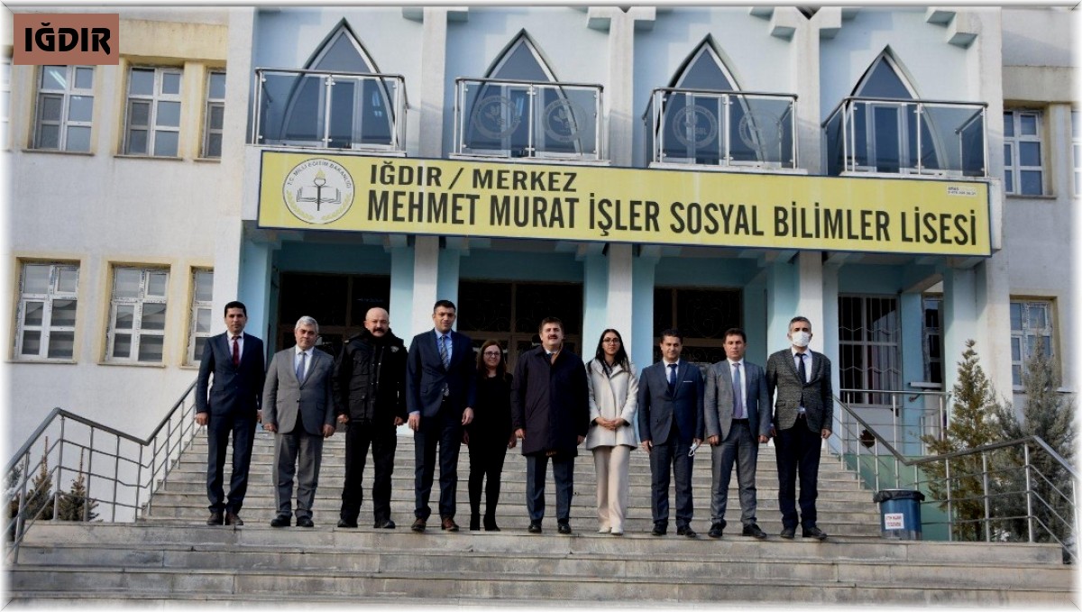 Vali Sarıibrahim, okul ziyaretlerine devam ediyor