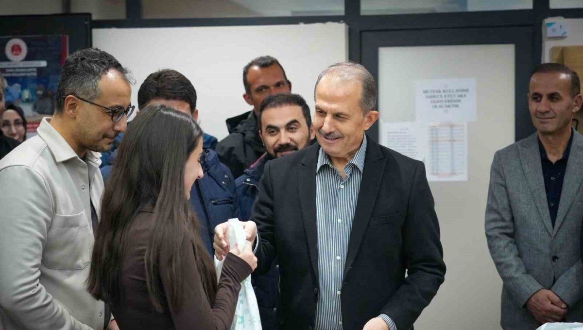 Vali Taşyapan'dan Diyanet Gençlik Etüt Merkezi'ne ziyaret